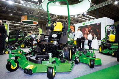 High-torque: improved 1600 Turbo WAM out-front rotary mower from John Deere - image: HW